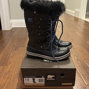 Sorel boots size 7.5